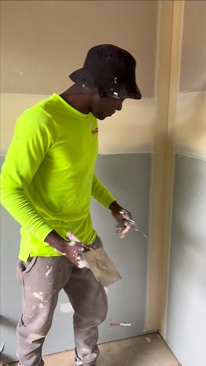 867K views · 6.6K reactions | How to use a hand held internal tool #unicplaster #construction #tipsandtricks #drywall #diy #howto #tutorial #houseflippper #houserenovation #newbuild | UNIC Plaster | Facebook