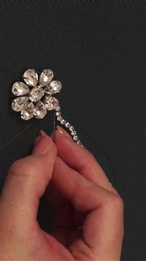 👇🏻Get a FREE video lesson on specifics of working with feathers! Would you like to learn how to create a similar embroidery with your hands? Come watch our free webinar “THE ART OF LUNEVILLE EMBROIDERY” and find out what Luneville embroidery is, and what you need to start doing it! Follow the link in bio to sign up and get a video lesson “Specifics of Working with Feathers” 🪶🎁 #sew #couture #sewing #crystall