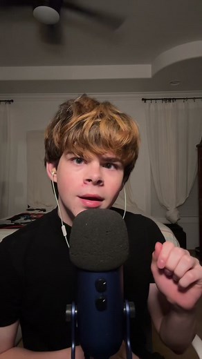 ASMR Man Applying Lip Gloss on You! Relaxing Lip Gloss Application