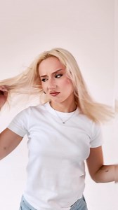 Niesforne kosmyki? Już nie musisz z nimi walczyć! 🙅‍♀️ Nasz Hair Wand w kilka sekund zapewnia efekt, który utrzymuje się przez cały dzień 🤍 Łączy wygładzenie, lekkość i subtelną pielęgnację włosów 🌿 Zamów teraz i poczuj różnicę 👇 | Elixio