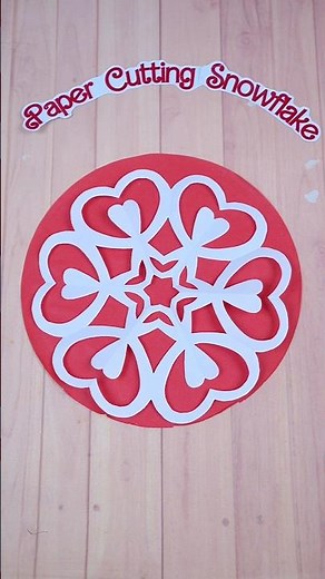 Can a simple paper turn into a perfect snowflake? Let’s try! ✂️❄️