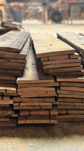 Blue Ox Reclaimed Lumber on Instagram: "Picking up right where we left off on that dirty-top red & white oak wainscoting 👀 Today is all about cutting to length, stacking, and counting — 100 pieces getting dialed in so we can move on to the next step. This wood just keeps getting better the more you work with it. Stay tuned as this project comes together. Hope y’all have a great Monday — thanks for being here with us! @jonesybjj @jonesfloorcovering @our_farmhouse_family #gotwood #wedo #blueoxrec