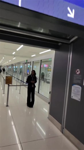 Smoothest TSA Pickup Line at the Airport
