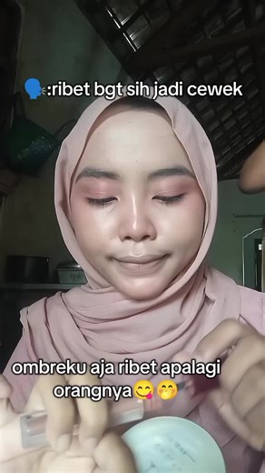 Tutorial Lip Ombre yang Simple dan Menarik