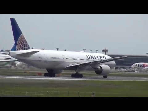 女性パイロットと女性管制官による交信