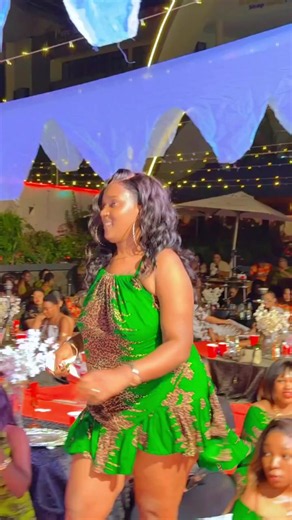 Mwanamke maji ya kwanza uyooo👌👌🤣🤣🤣pambe vepeeee raha ya kuwa na mwili uwe mrefu bana weeee👌🤣🤣🤸‍♀️🤸‍♀️🙏siyajuiiiiiiii...