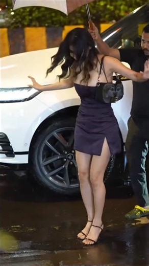 Mouni Roy Milky Thunder Thighs 🔥 Deep Curves 🤪 #shorts #mouniroy