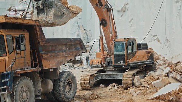 Maximizing Excavator Performance with the Caterpillar 6015B