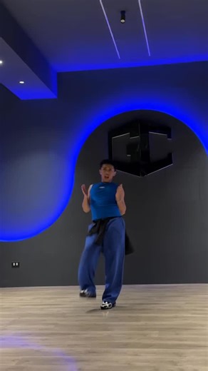 Always in a different energy when Coach @piolo.sopoco is in the studio! 🥵🔥 Join Coach Piolo’s Vixens session every Thursday at 830PM! See you at the homebase! 🏡 💙 Love & War - Yellow Claw Secure your slot at the link in our bio! | GC Studios