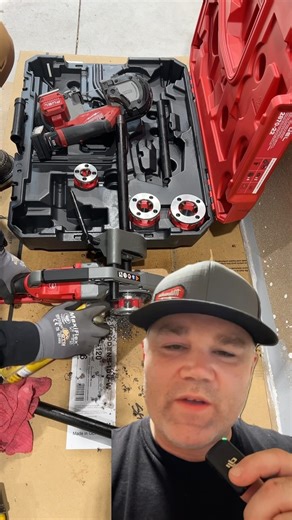 12K views · 334 reactions | M18 Compact Threader #auneshop #milwaukeetool #pipe #worldplumbers #hvactools #viessmann #gasgas #newtools | mechanical-hub.com | Facebook