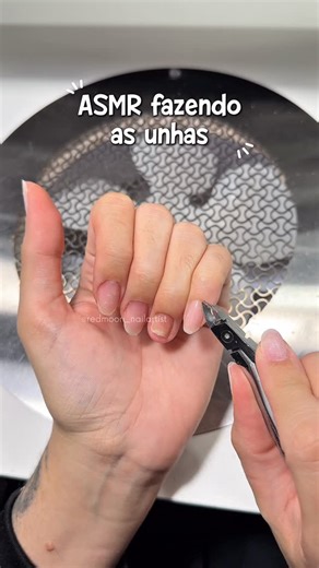 Lorena Batista on Instagram: "Fazendo as unhas pra viagem, o que vocês acham que vem aí? 💅🏻✨ Produtos usados: @use.risa #asmrnails #nailsasmr #dicasnails #reelsnails"
