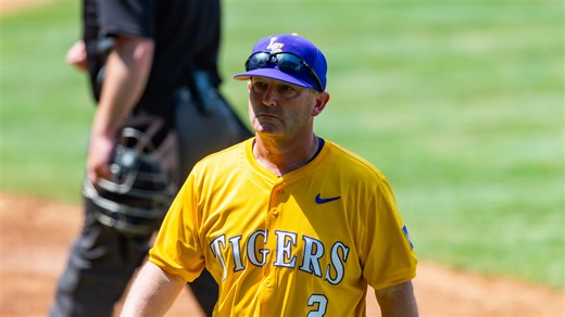 LSU baseball vs Arkansas live score updates: Tigers rally in extras to down Hogs