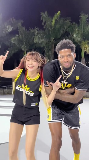 Liggins is coming!!! Zoom in and out!!#zoomchallenge #zoominzoomoutchallenge #dance #舞蹈 #于小文 #Liggins #basketballplayer