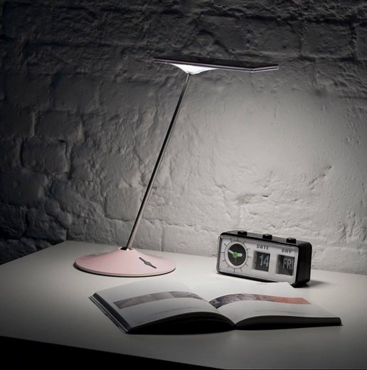 Every office needs a pop of color! Discover Humanscale's award-winning Horizon task light: https://bit.ly/2NjBd8b | Humanscale | Facebook
