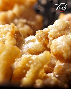 7.7M views · 40K reactions | Watch Master Chef create Chinese delicacy from scratch Recipe: https://www.tastelife.tv/recipe/crispy-chicken-in-hot-chilli-sauce_47047.html | Taste Show | Facebook