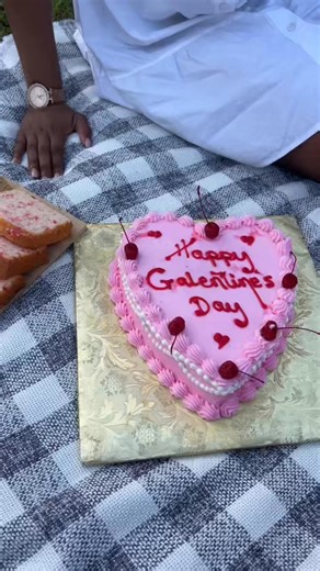 Galentine’s Day is for the girls 💕👯‍♀️ Tap the link below and treat your besties to a sweet celebration https://kissbaking.com/dessert/ | Kiss Baking Company