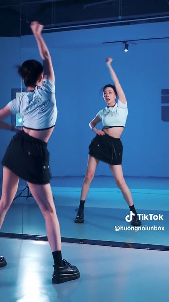 #shakeit #sistar #medance #nhayhiendai #dancer #damme #haynhay #menhaymua #dancechallenge #dancing #dancetutorial #tiktok #tiktoktrending #hottiktok #nhayhiendai #dance #vudao #kpop #foryoupage #douyin抖音 #xuhuong #trending #foryou #dance #sexy #viral #fypシ #fyp #like #huongnoiunbox #LearnOnTikTok #blackpink7thanniversary
