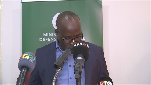 FORMATION DES JOURNALISTES DES FORCES DE DEFENSE ET DE SECURITE. Dans la poursuite de l'exécution de son plan d'action, la DIRPA en partenariat avec l'ONFPP, a lancé une autre session de formation à l'intention de son personnel. Thèmes : - La gestion d'un site web et les pièges des réseaux sociaux. Les échos du lancement de la formation en images. @ DIRPA@ ONFPP@ | Ministère de la Défense Nationale