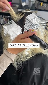 50K views · 3.9K reactions | Using a little longer foil to give you that double usage 勞 Our rolled embossed foil gives you the ability to use it twice all at once. Save on wasting time and extra foil, that’s time and money saved!! ✅ Follow the link in our bio or drop us a DM for more information ✨✨ @cindyearlcovic #procare #procarepros #hairtools #hairfoil #foilapplication | Procarehairfoil | Facebook