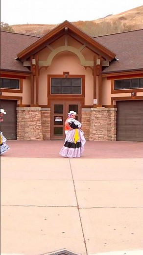 Danza Tradicional Mexicana con Trajes Típicos | Cultura y Tradición Viva