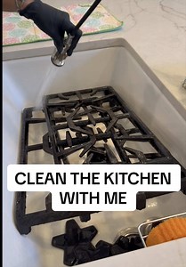 #smartcleaning #LearnOnTiktokContest Come clean with me! This is my kitchen cleaning order and why each step matters. Cleaning in the right order saves time and keeps your kitchen cleaner longer. Save this for your next kitchen cleaning!