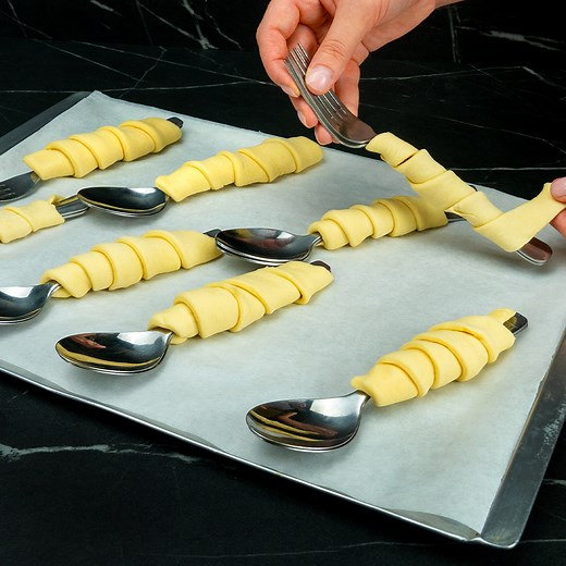 1.6M views · 3.1K reactions | The famous puff pastry dessert that has gathered millions of views on Youtube Ingredients: puff pastry: 500 g (18 oz) eggs: 1 pc vanilla flavored pudding powder: 50 g (1.8 oz) powdered sugar: 100 g (3.5 oz) milk: 300 ml (10 fl oz) whipping cream: 150 ml (5.1 fl oz) almonds: 50 g (1.8 oz) | Appetizing.tv | Facebook