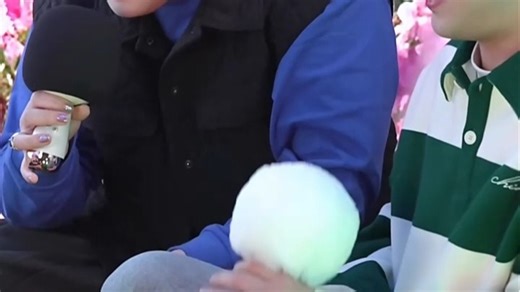 老李头极力推荐的Blue Yeti USB麦克风，音质清晰细腻，适合直播、录歌、视频配音。家里办公用它，收音干净无杂音，提升效率超明显！