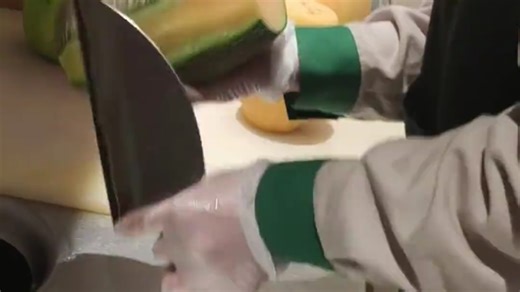 这些让你吃起来不脏手的水果切法