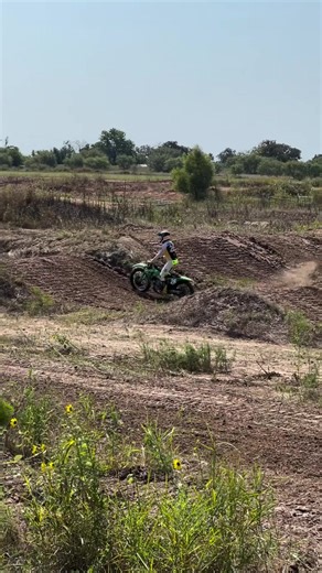 Kx 450 emang gacor Rasanya seperti seblak pedas level 5 🤭🤭🤣🤣 62 🙋‍♂️ 26 🤷‍♂️ #monsterenergy #kx450 #fmx #fmf #motocross