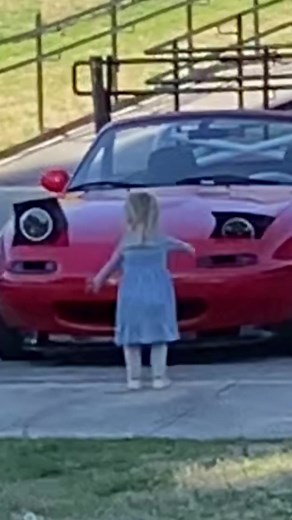 Replying to @posvocho Follow for more Miata content! #fyp #foryoupage #miata #carsoftiktok #miatawink #popups #reaction