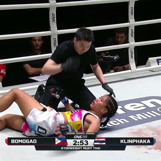 THUNDERSTRUCK ⚡ Islay Erika Bomogao KOs Klinphaka to improve to 5-0 in ONE!
