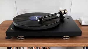PRO-JECT DEBUT PRO TURNTABLE REVIEW — Of Sound Design