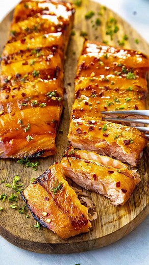 This spicy salmon marinade recipe makes the most flavorful salmon, made with soy sauce, spicy brown mustard, chili flakes and more. Super easy to make. 😋 For a full list of ingredients and step-by-step instructions, click the link in my bio to see the blog post! Or google “salmon marinade chili pepper madness”. Use hashtag #chilipeppermadness if you make this recipe! RECIPE: https://www.chilipeppermadness.com/recipes/salmon-marinade/ >> Comment “RECIPE" and I'll send this recipe straight to you
