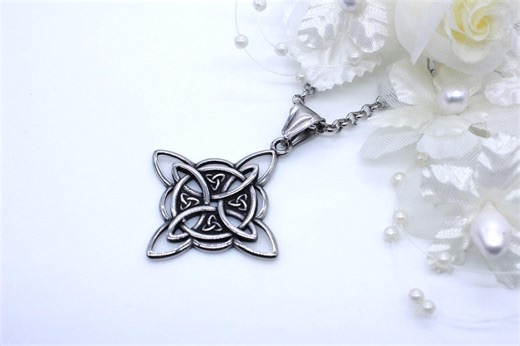 Celtic Witches' Knot Pendant - Etsy