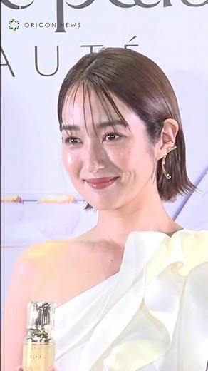 高梨臨、美デコルテちら見せのホワイトコーデでイベント来場 #高梨臨 #shorts