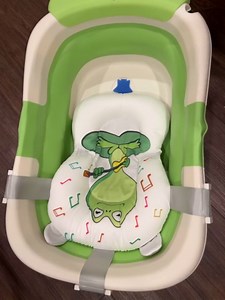 BUNWAG Baby Bathtub, Collapsible Newborn Bathtub for Infant to Toddler with Soft Cushion and Thermometer,Portable Travel Newborn Tub with No-Slip Feet, Baby Shower Gifts, 0-12 Months Baby Bath, Pink