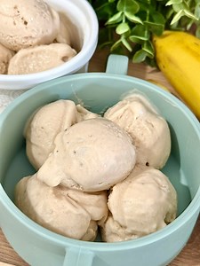 Who knew frozen bananas could work such magic? 🍌✨ This homemade banana ice cream is creamy, naturally sweet, and made with just a handful of simple ingredients—no added sugar, no fuss. Perfect for babies, toddlers, and anyone needing a cool, wholesome treat. Full recipe is in the comments. | Mindsmaking Baby