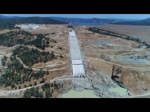 Oroville Dam: Crews lay roller-compacted concrete (RCC) for the emergency spillway splashpad