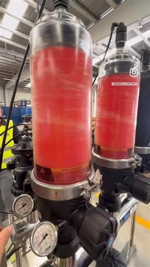 H2O IRRIGAÇÃO on Instagram: "💧 AZUD HELIX AUTOMATIC – Filtração inteligente no campo O sistema de filtros mais eficiente do mercado, ideal para quem busca performance e economia com tecnologia de ponta. ✔️ Autolimpante por discos ✔️ Retrolavagem sequencial e econômica ✔️ Alta resistência à corrosão ✔️ Funciona com água de baixa qualidade Perfeito para produtores que exigem qualidade e agilidade. Filtra, protege e otimiza o sistema de irrigação com eficiência máxima. Qualidade, eficiência e resu