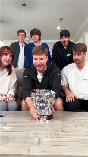 mrbeast 200 milian subscriber unboxing play button#mrbeast #shortvideos #love