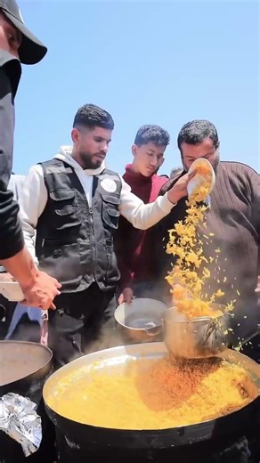 Hot meals are being distributed in Gaza, reaching those in urgent need.
