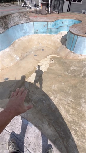 BEST WAY TO PREP A POOL BOTTOM #swimmingpool #renovation #shorts