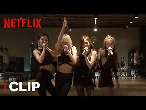 ‪@BLACKPINK‬ Sings "Lean On" 🎶 | BLACKPINK: Light Up The Sky | Netflix India