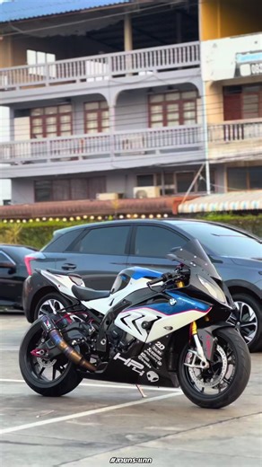 บิ๊กไบค์ S1000RR: โฉมฉลามทรงแรง