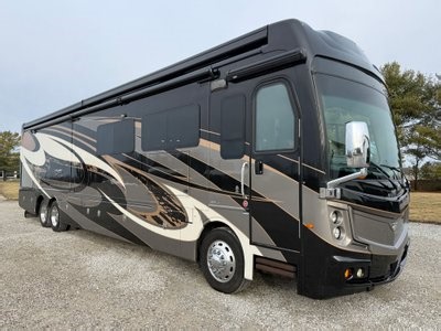 2019 Fleetwood Discovery 44H LXE for sale in Scott City, MO, Price: $184,900