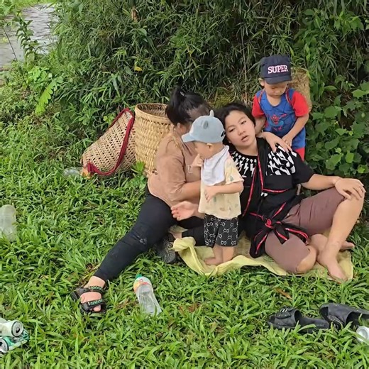 Save The exhausted mute girl fainted among the bamboo bushes 005 | Wilderness Life