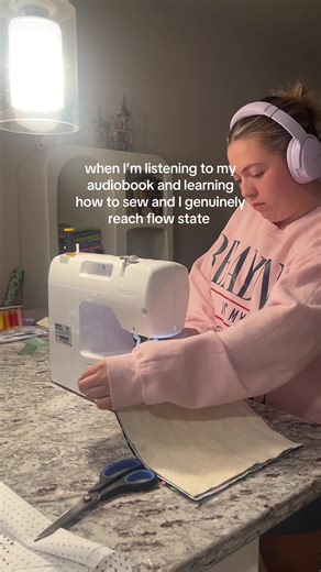 I’m crying watching this back and seeing the scissors slowly be pushed #audiobook #crafting #bookish #cozynightin