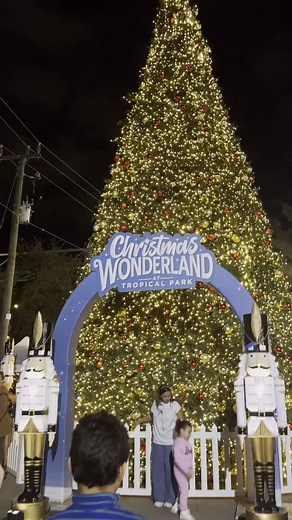 The 𝐥𝐚𝐫𝐠𝐞𝐬𝐭 𝐡𝐨𝐥𝐢𝐝𝐚𝐲 𝐚𝐭𝐭𝐫𝐚𝐜𝐭𝐢𝐨𝐧 in the US is back with unlimited rides, shows, festive bites, and fireworks every Friday!🎄 | Christmas Wonderland