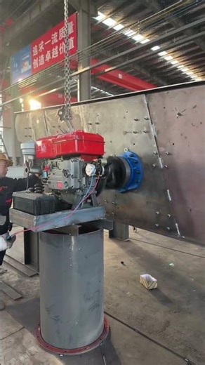 Can you think a 35HP diesel engine can start a vibrating screen? #crusher #machine #factory