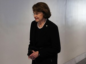 Sen. Dianne Feinstein announces bill to raise age minimum to buy rifle to 21